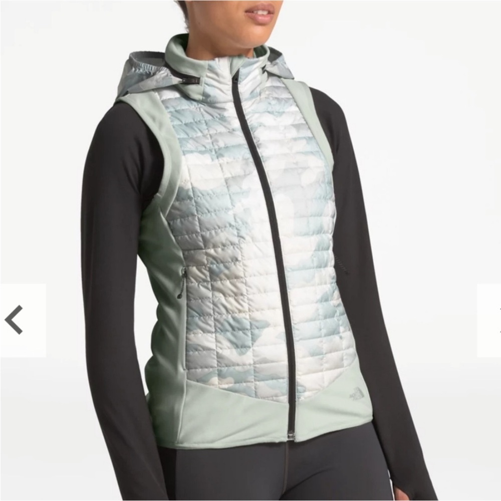 The North Face Camo ThermoBall Hybrid Hooded Puffer Vest Womens XL
